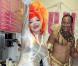 LaToya Jackson vend des milkshakes le 31 octobre à hollywood.