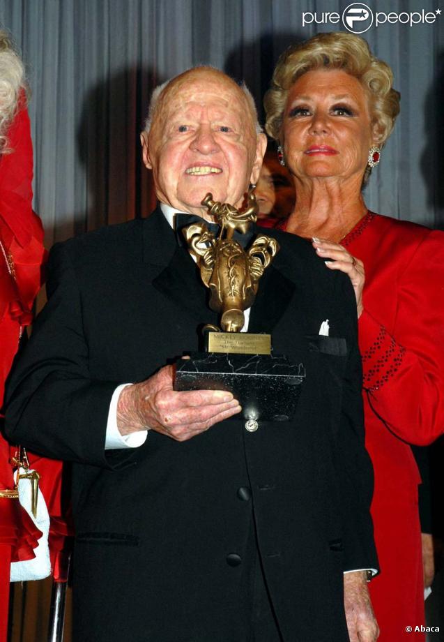 Mickey Rooney est Mr Wonderful 2009, ici avec Ruta Lee, le 1er novembre 2009 !