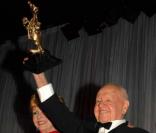 Mickey Rooney est Mr Wonderful 2009, ici avec Debby Reynolds, le 1er novembre 2009 !