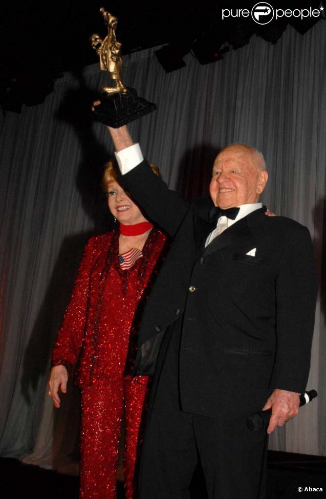 Mickey Rooney est Mr Wonderful 2009, ici avec Debby Reynolds, le 1er novembre 2009 !