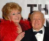 Mickey Rooney est Mr Wonderful 2009, ici avec Ruta Lee, le 1er novembre 2009 !