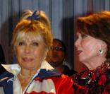 Nancy Sinatra a changé de tenue pour honorer Mickey Rooney le 1er novembre 2009 !