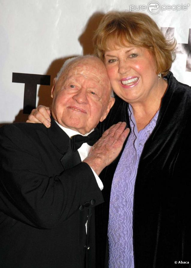 Mickey Rooney est Mr Wonderful 2009, ici avec sa femme Jan, le 1er novembre 2009 !