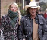 Exlu : Mickey Rourke et sa novelle amie, en octobre 2009 à New York