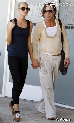 Mickey Rourke et sa petite amie sortent d'un salon de bronzage, le 2 novembre à Los Angeles !