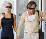 Mickey Rourke et sa petite amie sortent d'un salon de bronzage, le 2 novembre à Los Angeles !