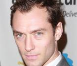 Jude Law lors de la soirée de gala pour le 10e anniversaire de l'association Only Make Believe à New York le 2 novembre 2009