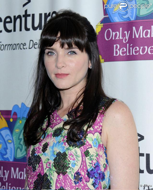 Michele Hicks lors de la soirée de gala pour le 10e anniversaire de l'association Only Make Believe à New York le 2 novembre 2009