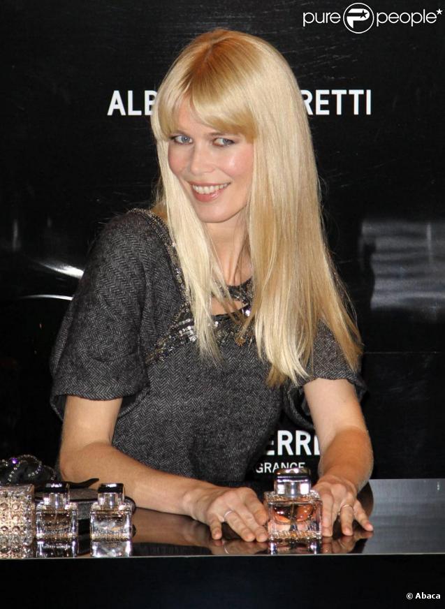 Claudia Schiffer et Alberta Ferretti à Londres pour le lancement du parfum d'Alberta Ferretti le 4/11/09