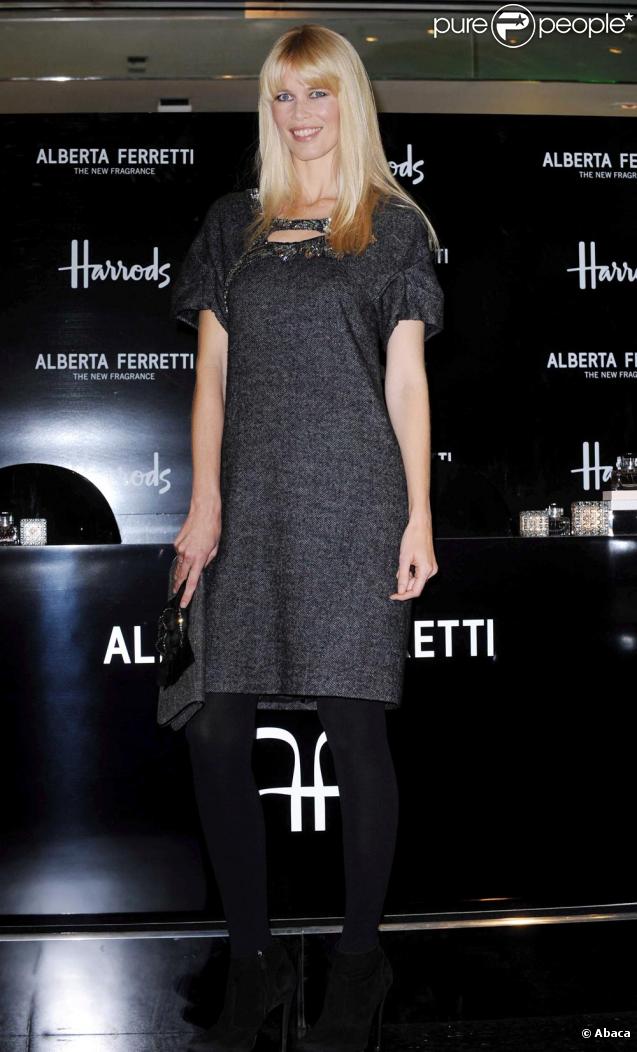 Claudia Schiffer et Alberta Ferretti à Londres pour le lancement du parfum d'Alberta Ferretti le 4/11/09