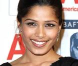 Freida Pinto, à l'occasion des 18e Britannia Awards, dans l'enceinte de l'Hyatt Regency de Century Plaza à Century City, à Los Angeles, le 5 novembre 2009.