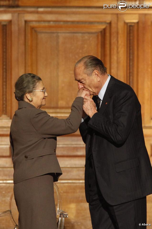 Jacques Chirac et Simone Veil à la Sorbonne lors de la remise du premier prix de sa fondation pour la prévention des conflits, le 6/11/09