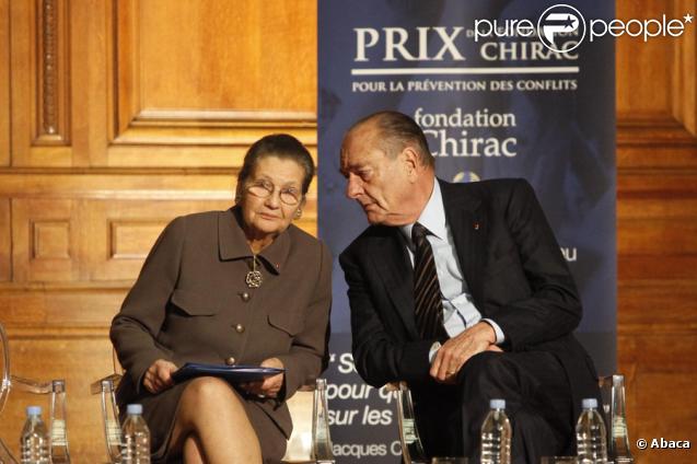 Jacques Chirac et Simone Veil à la Sorbonne lors de la remise du premier prix de sa fondation pour la prévention des conflits, le 6/11/09