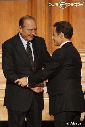 Jacques Chirac et Nicolas Sarkozy  à la Sorbonne lors de la remise du premier prix de sa fondation pour la prévention des conflits, le 6/11/09