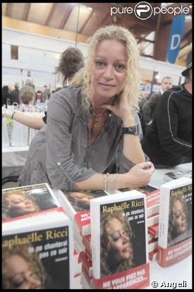 Raphaëlle Ricci à la Foire du Livre de Brive (7 novembre 2009)