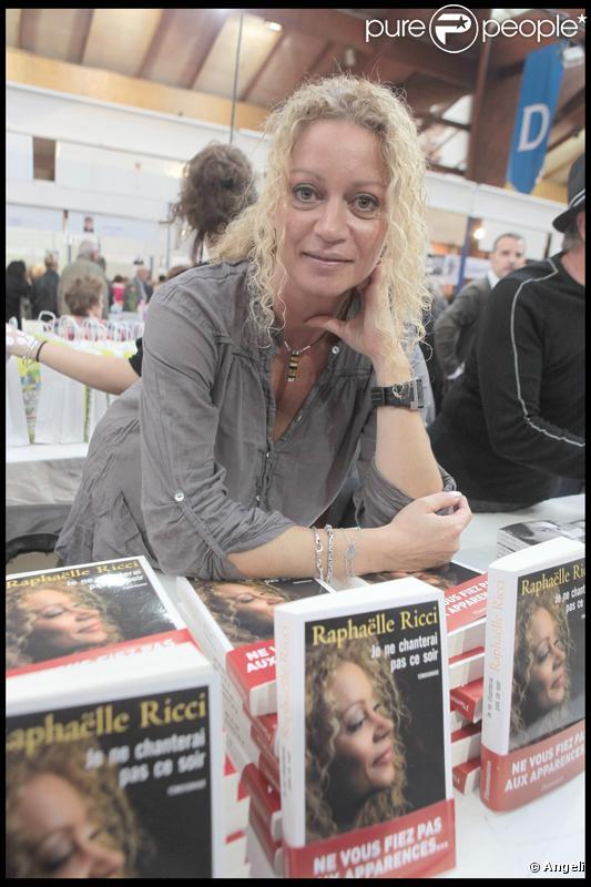 Raphaëlle Ricci à la Foire du Livre de Brive (7 novembre 2009)