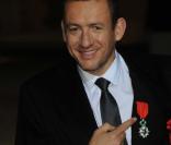 Dany Boon reçoit l'insigne de chevalier de la Légion d'honneur, le 10 novembre 2009.