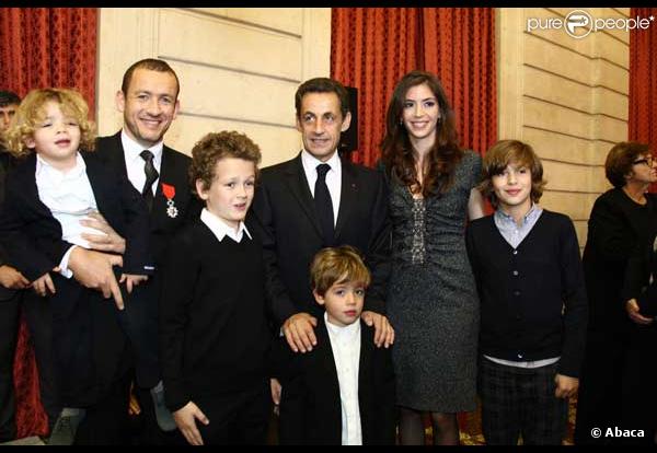 Nicolas Sarkozy et Dany Boon en famille avec sa femme Yael, et ses fils Mehdi, Noé, Eytan et Elia