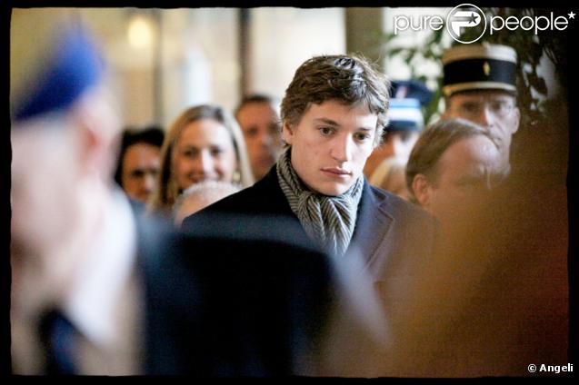 Jean Sarkozy assiste à la commémoration de la fin de la première Guerre mondiale le 11 novembre 2009 à Neuilly-sur-Seine