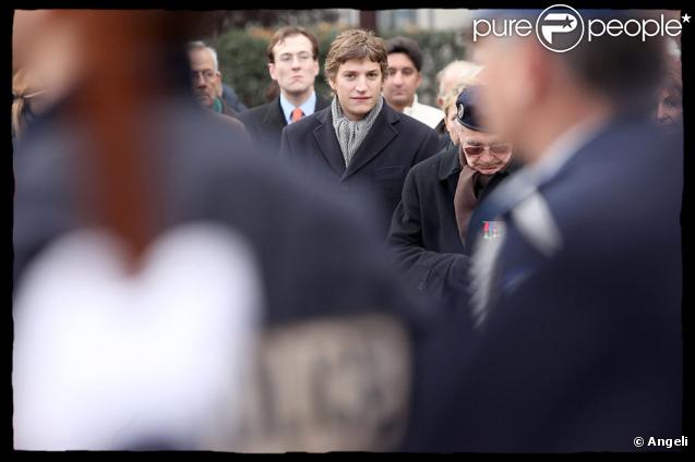 Jean Sarkozy assiste à la commémoration de la fin de la première Guerre mondiale le 11 novembre 2009 à Neuilly-sur-Seine