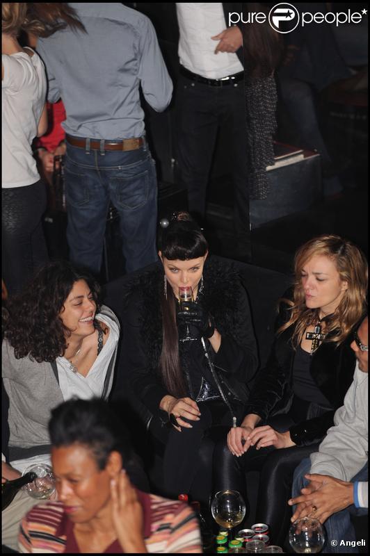 Fergie en grande forme au VIP Room le 10/11/09 