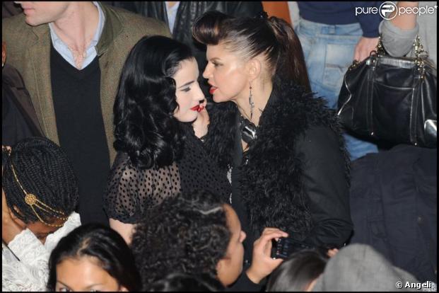 Dita Von Teese très proche de Fergie au VIP Room le 10/11/09 