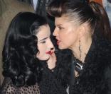 Dita Von Teese très proche de Fergie au VIP Room le 10/11/09 