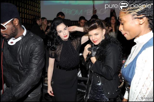 Dita Von Teese très proche de Fergie au VIP Room le 10/11/09 