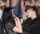 Dita Von Teese très proche de Fergie au VIP Room le 10/11/09<br />