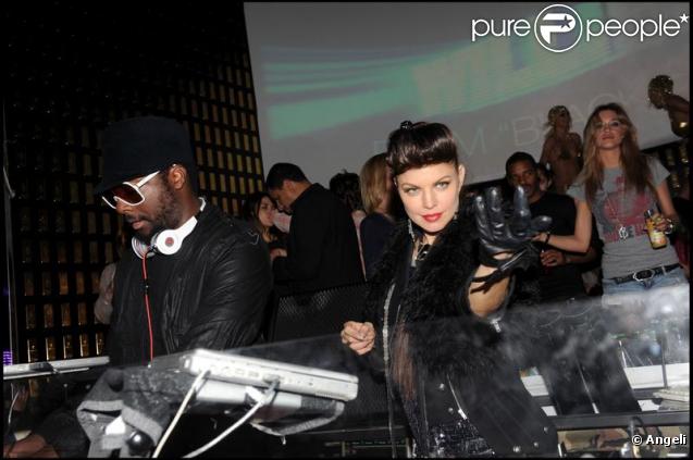 Fergie en grande forme au VIP Room le 10/11/09 