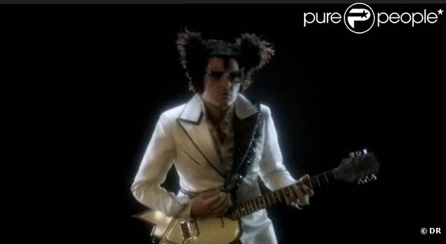 Matthieu Chedid a dévoilé le clip de  Est-ce que c'est ça , réalisé par Stéphane Berla, second extrait de  Mister Mystère 
