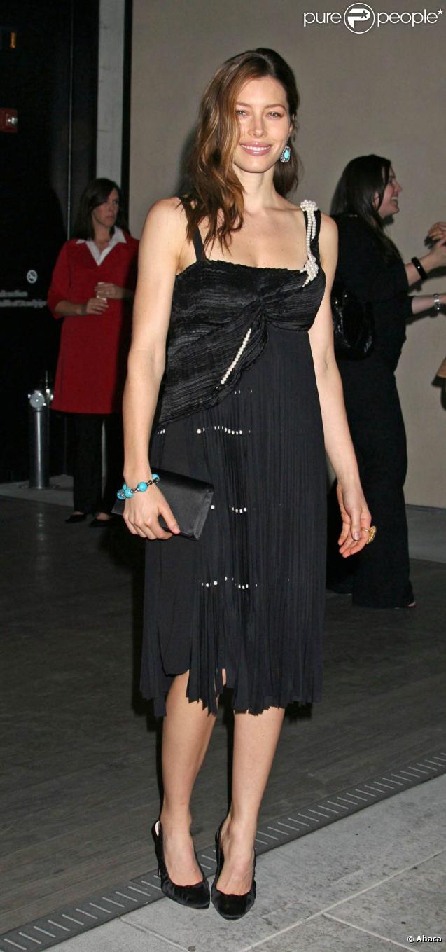La très jolie Jessica Biel, à l'occasion de la soirée Prada Book Cocktail, qui s'est tenue au Prada Beverly Hills Epicenter, à Los Angeles, le 13 novembre 2009.
