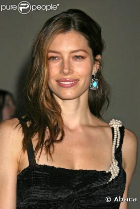 La très belle Jessica Biel, à l'occasion de la soirée Prada Book Cocktail, qui s'est tenue au Prada Beverly Hills Epicenter, à Los Angeles, le 13 novembre 2009.