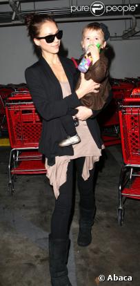 Jessica Alba et Honor, sa fille, à Los Angeles le 13 novembre 2009