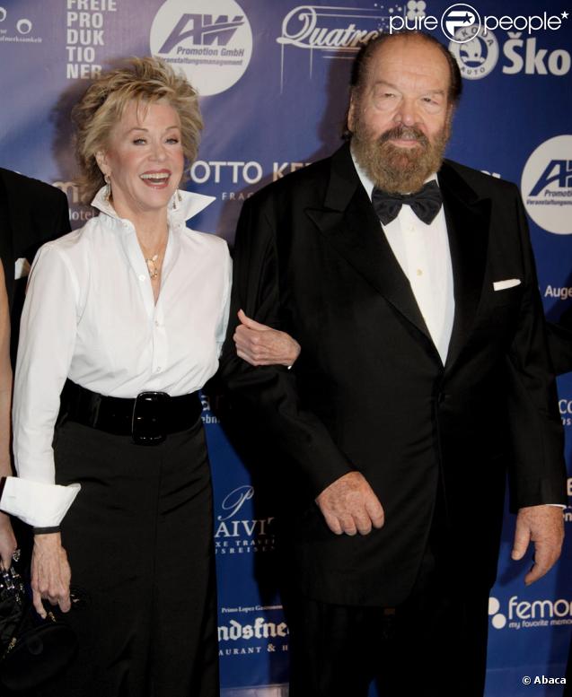 Jane Fonda et Bud Spencer lors du gala de bienfaisance pour l'Unesco le 14 novembre 2009 en Allemagne à Düsseldorf