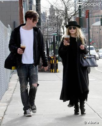Mary-Kate Olsen et Nate Lowman se promenant à New York, le 15 novembre 2009