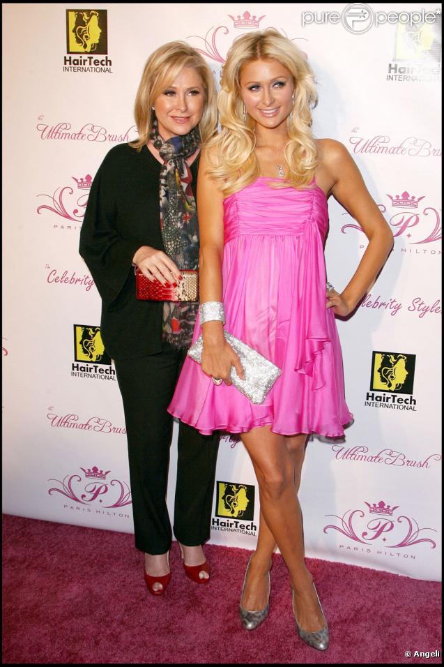 Quand mère et fille posent à Beverly Hills... c'est qu'il y a forcément une histoire de business là-dessous !