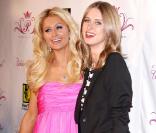 Paris et Nicky : le tandem de choc réuni, le 17 novembre à Beverly Hills, pour le lancement de la nouvelle gamme d'accessoire de soin des cheveux lancée par Paris Hilton.