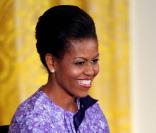 Michelle Obama, très élégante, pronconce un discours devant une assemblée de femmes de l\'armée américaine. Photos réalisées à la Maison Blanche, le 18/11/09.