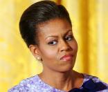 Michelle Obama, très élégante, pronconce un discours devant une assemblée de femmes de l\'armée américaine. Photos réalisées à la Maison Blanche, le 18/11/09.