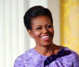 Michelle Obama, très élégante, pronconce un discours devant une assemblée de femmes de l\'armée américaine. Photos réalisées à la Maison Blanche, le 18/11/09.