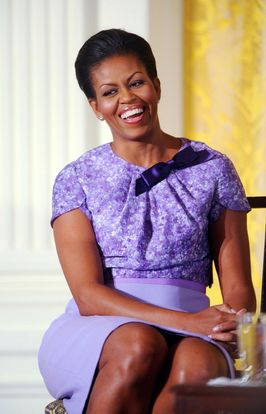 Michelle Obama, très élégante, pronconce un discours devant une assemblée de femmes de l'armée américaine. Photos réalisées à la Maison Blanche, le 18/11/09.