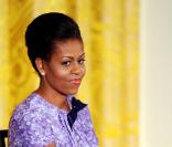 Michelle Obama, très élégante, pronconce un discours devant une assemblée de femmes de l\'armée américaine. Photos réalisées à la Maison Blanche, le 18/11/09.