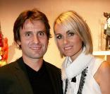 Fabrice Santoro et Laeticia Hallyday le 19 novembre 2009 lors des enchères Frimousses à Drouot-Montaigne à Paris en faveur des enfants du Darfour