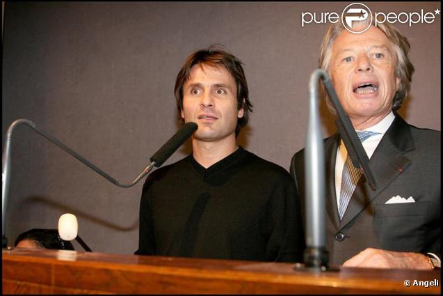Fabrice Santoro et Me Georges Delletrez le 19 novembre 2009 lors des enchères Frimousses à Drouot-Montaigne à Paris en faveur des enfants du Darfour