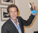 Emmanuel Philibert de Savoie présente son livre L'histoire d'un prince. 19/11/09