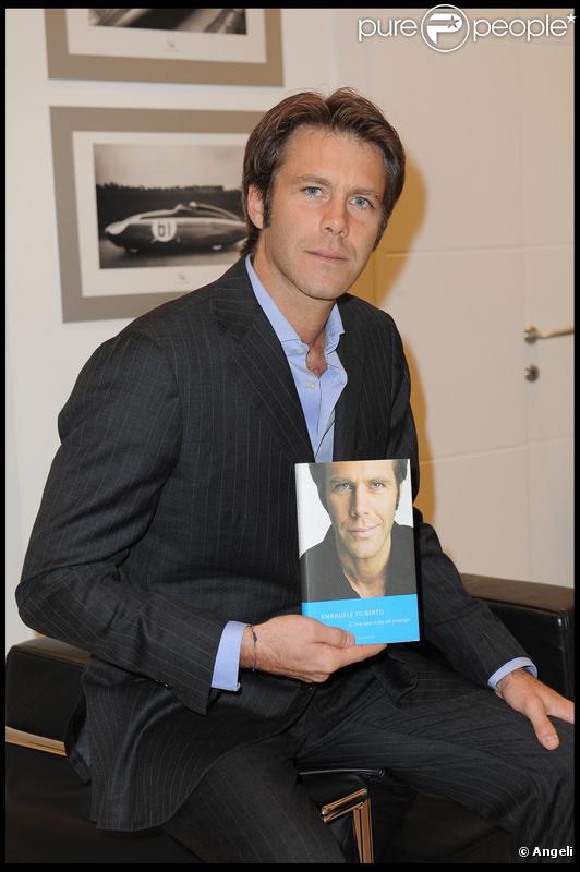 Emmanuel Philibert de Savoie présente son livre L'histoire d'un prince. 19/11/09