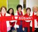 Les fans de Susan Boyle attendent son arrivée à New York, le 22 novembre 2009