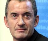 Christophe Dechavanne lors de la conférence de presse à l'occasion du lancement de l'opération Sortez couverts le 23 novembre 2009 au ministère de l'Enseignement Supérieur