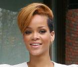  Rihanna quitte les studios de la radio 97FM à New York le 24 novembre 2009 